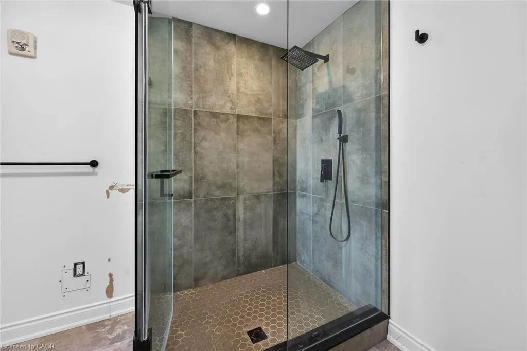 205 Lakeshore Road W #409