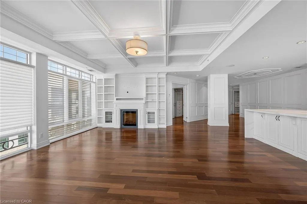 205 Lakeshore Road W #409