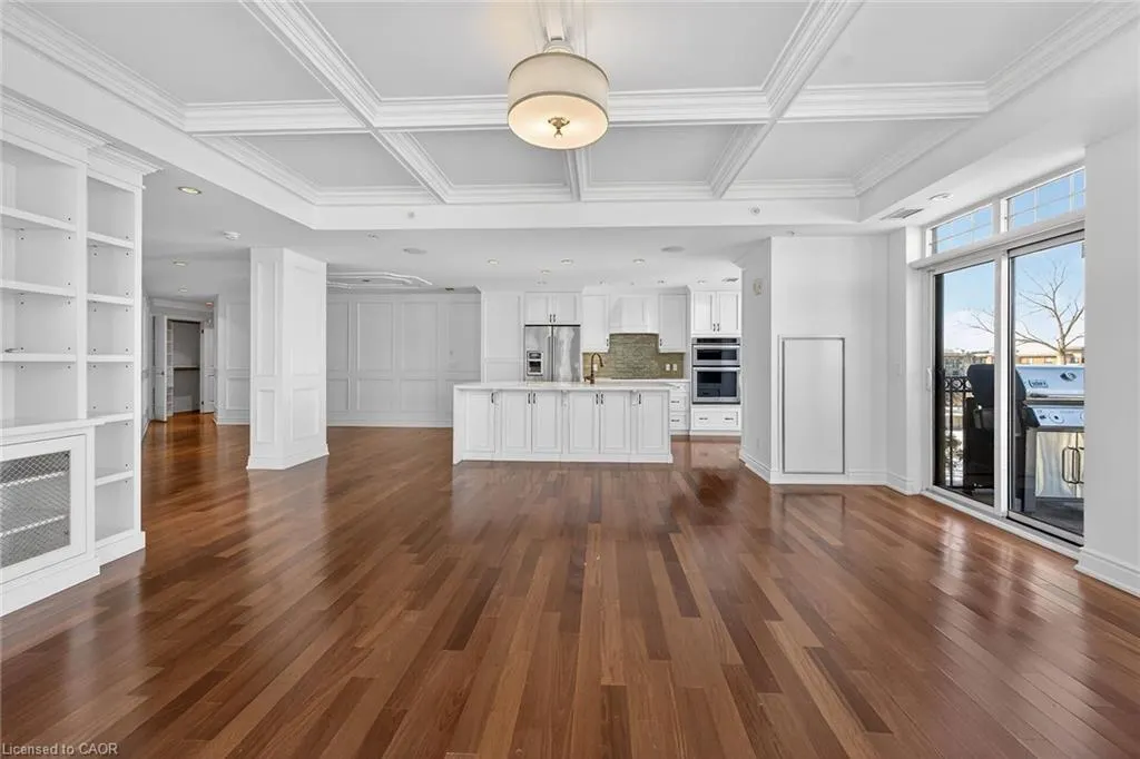 205 Lakeshore Road W #409