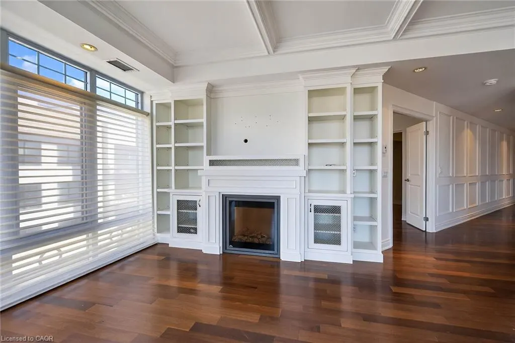 205 Lakeshore Road W #409