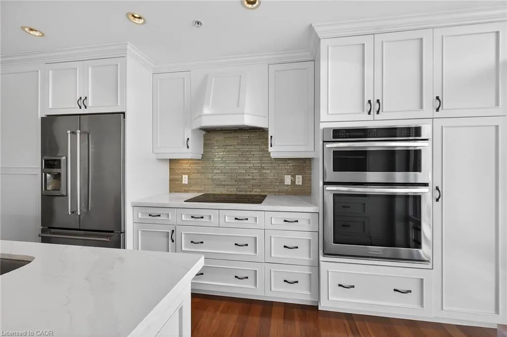 205 Lakeshore Road W #409