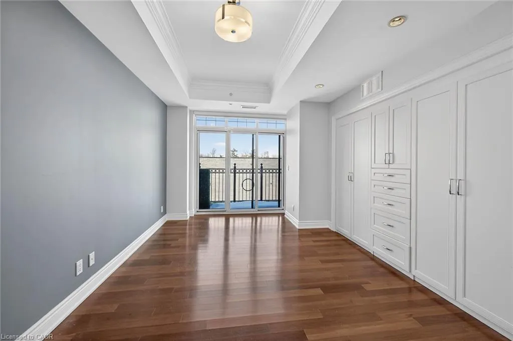 205 Lakeshore Road W #409