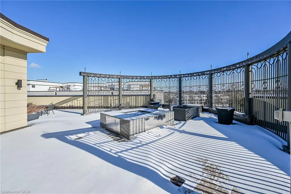 205 Lakeshore Road W #409