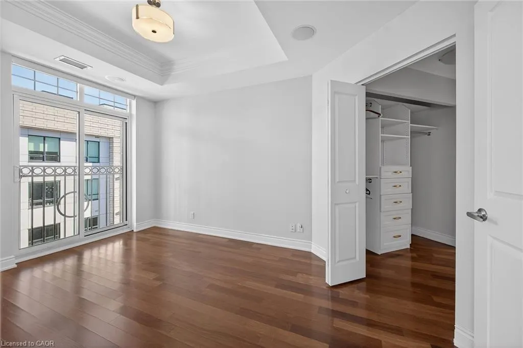205 Lakeshore Road W #409
