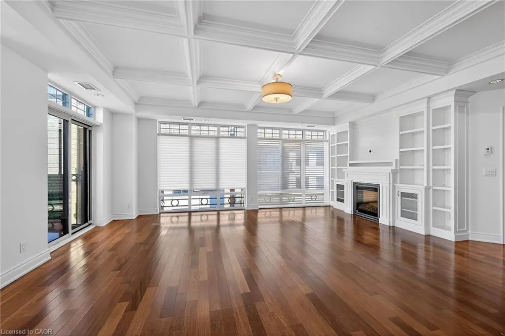 205 Lakeshore Road W #409