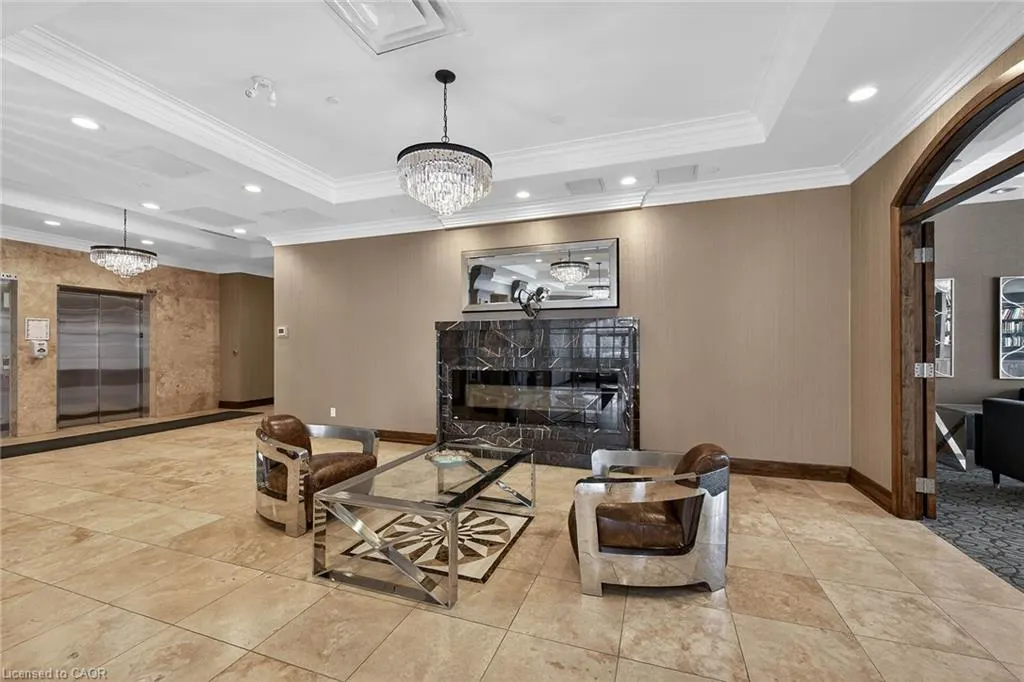 205 Lakeshore Road W #409