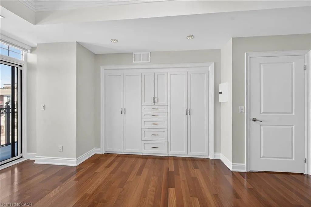 205 Lakeshore Road W #409