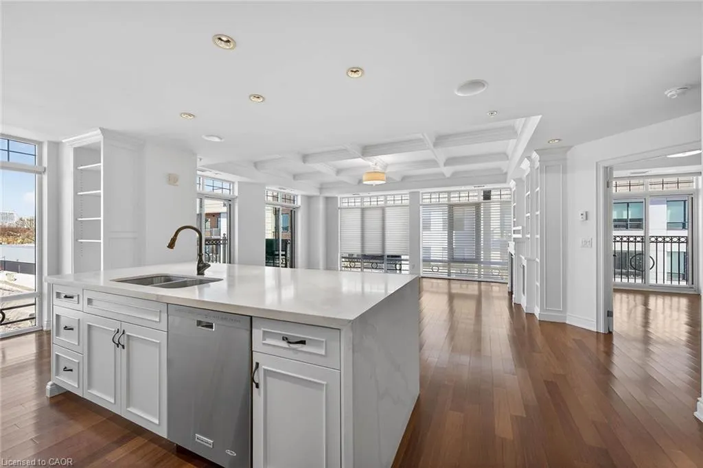 205 Lakeshore Road W #409