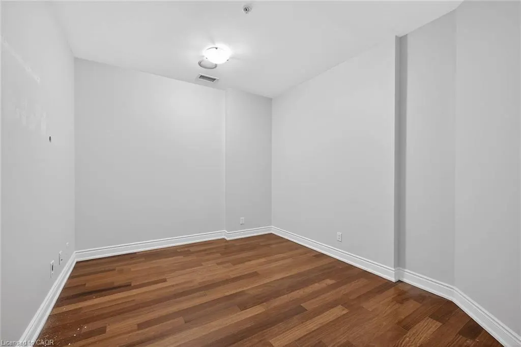 205 Lakeshore Road W #409