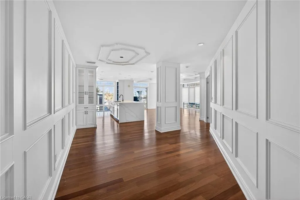 205 Lakeshore Road W #409