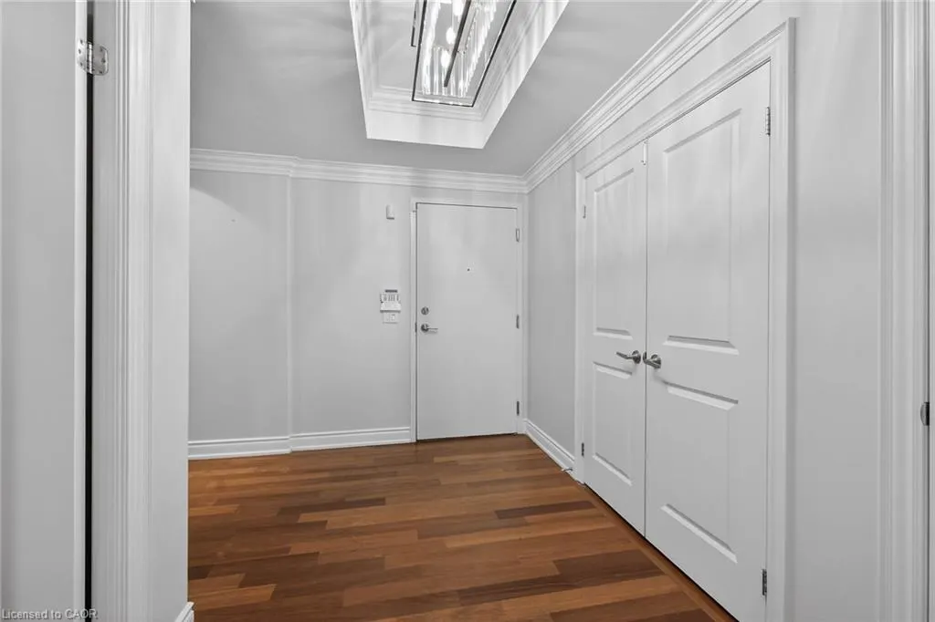 205 Lakeshore Road W #409