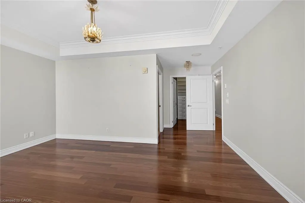 205 Lakeshore Road W #409