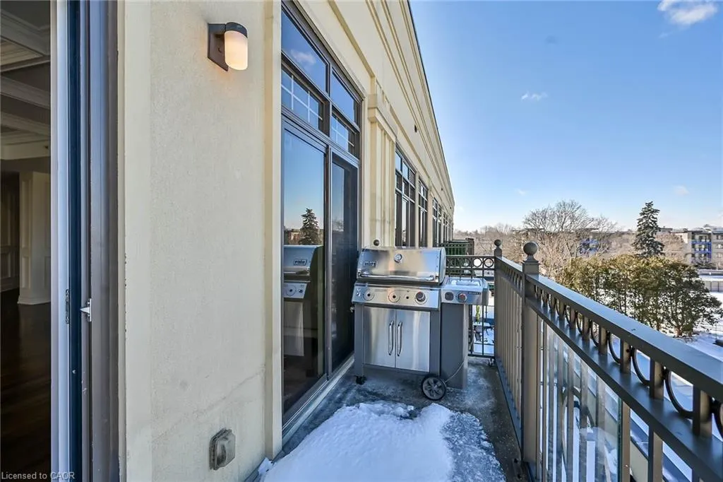 205 Lakeshore Road W #409