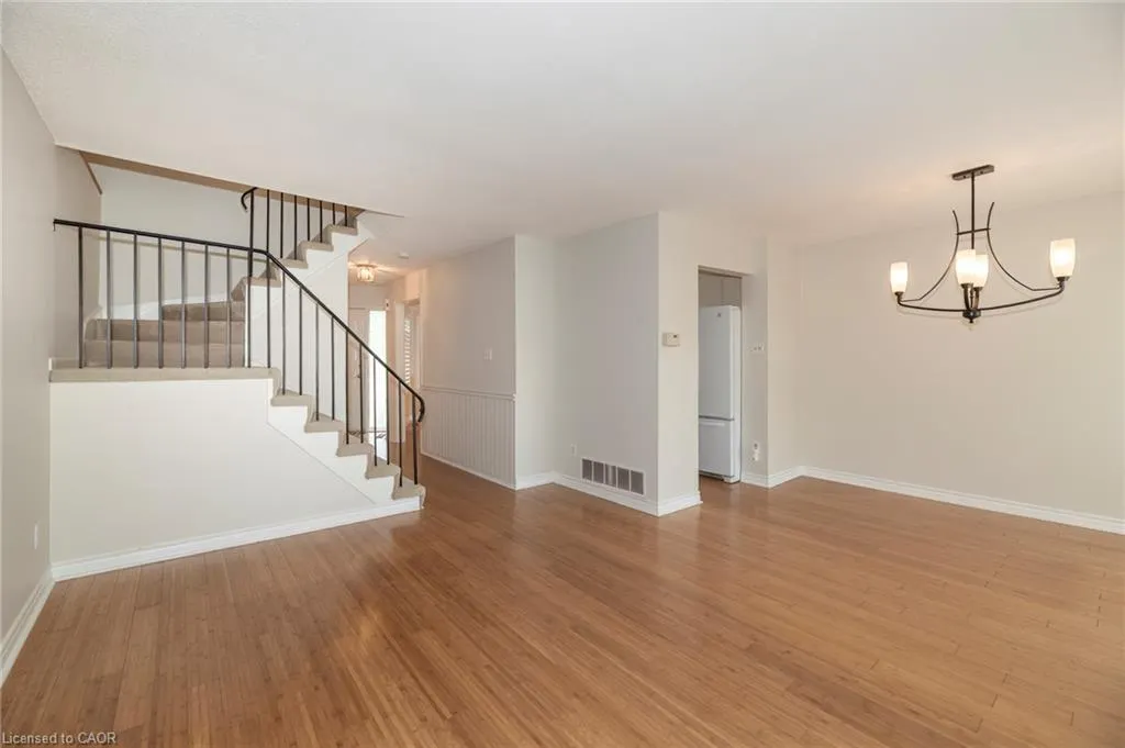 1066 Runnymead Crescent
