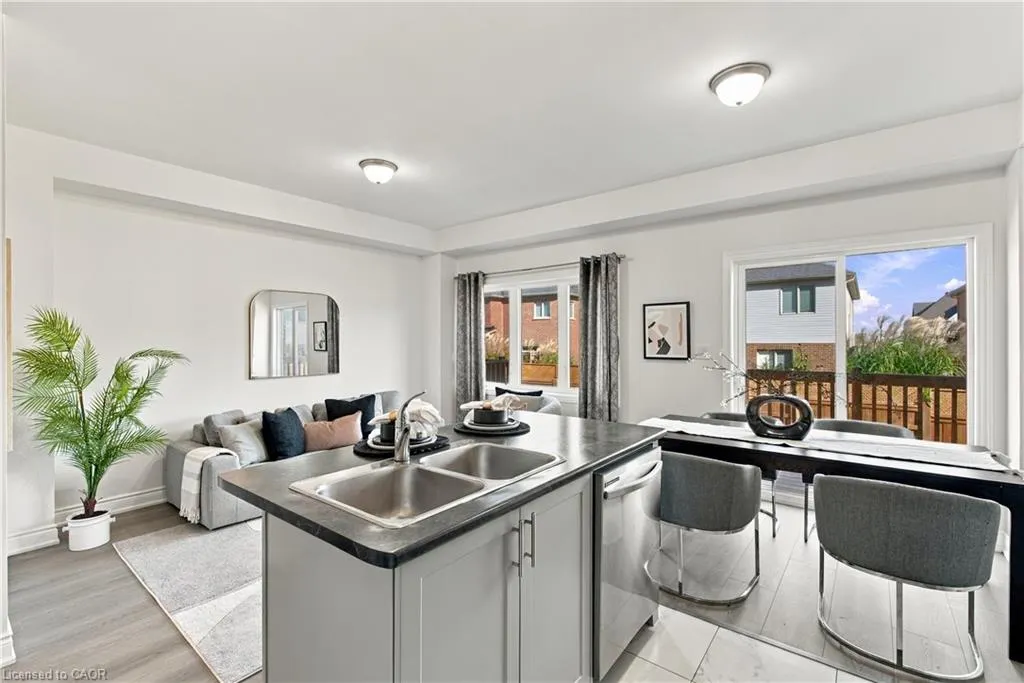 31 Sapphire Way