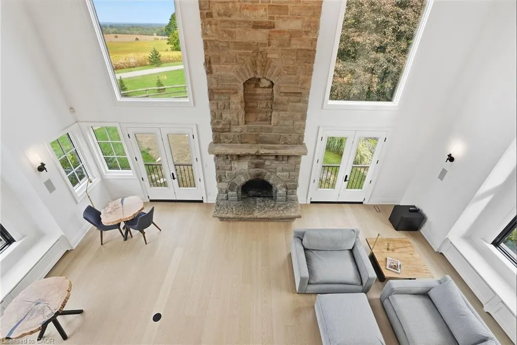 2376 8 Sideroad