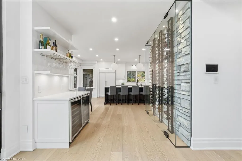 2376 8 Sideroad