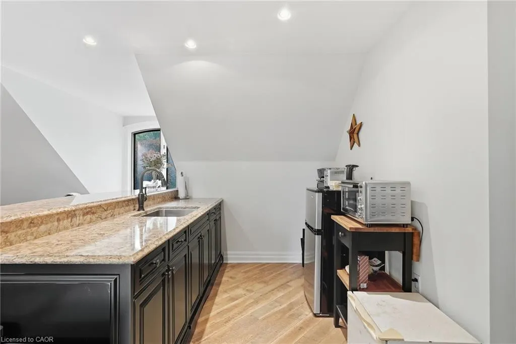 2376 8 Sideroad