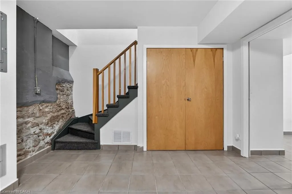 12 Bridgeport Road E #9