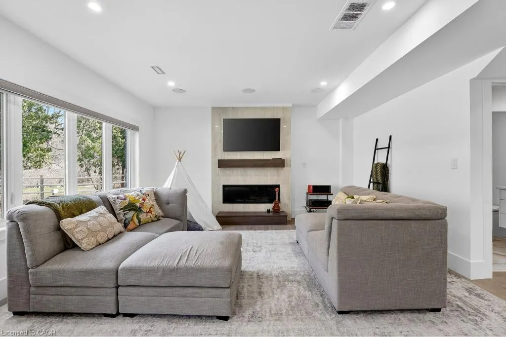 1095 Mineral Springs Road