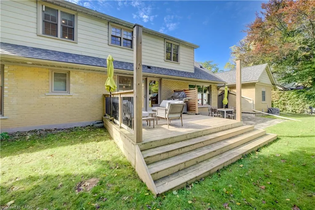 656 Westmount Road W