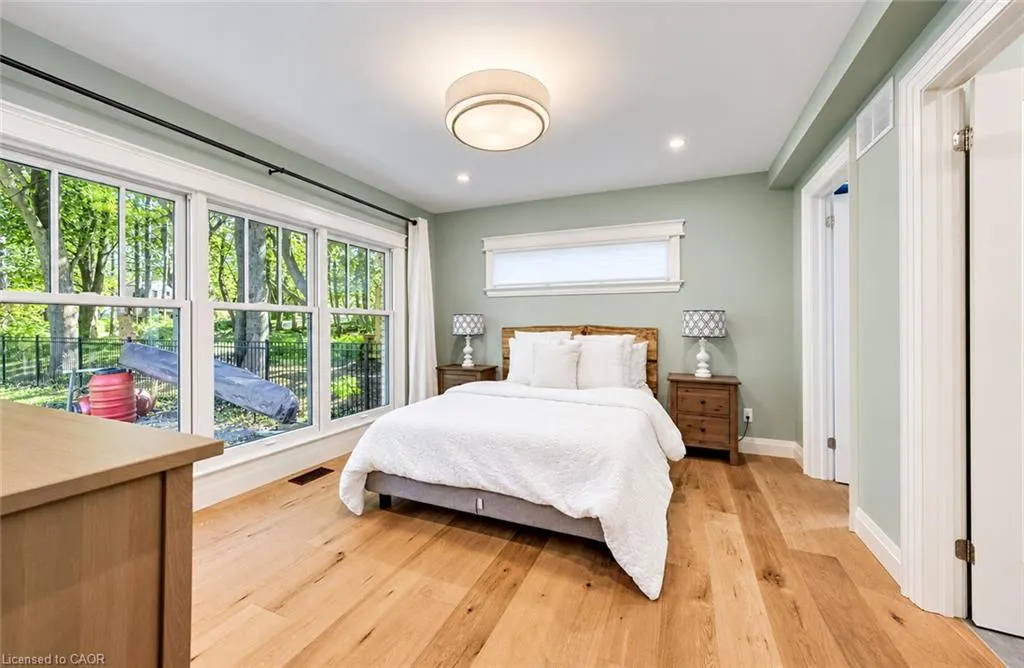 656 Westmount Road W