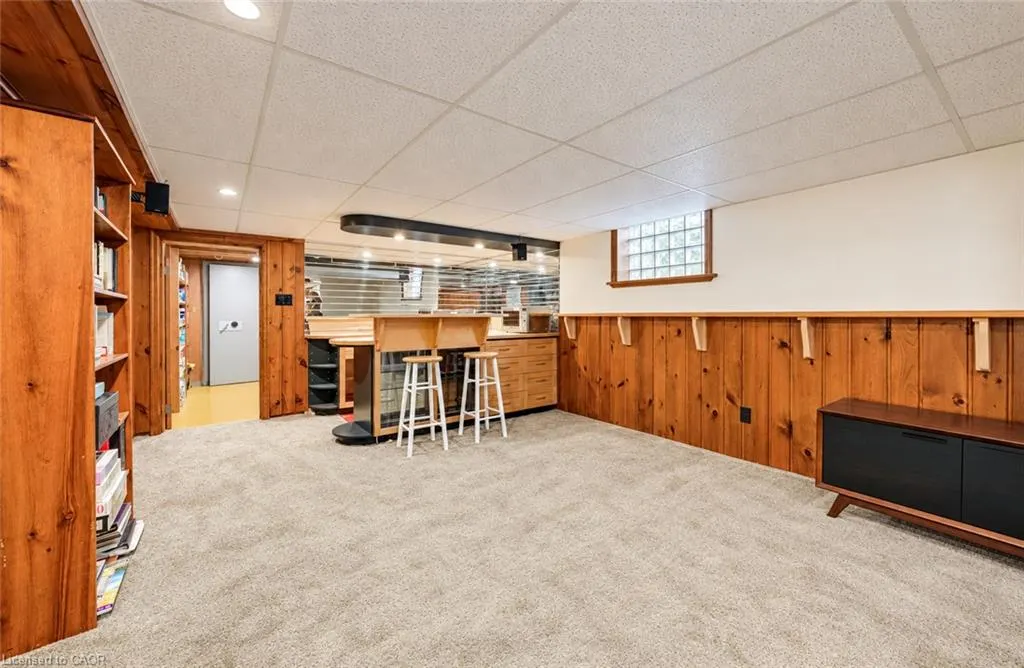 656 Westmount Road W