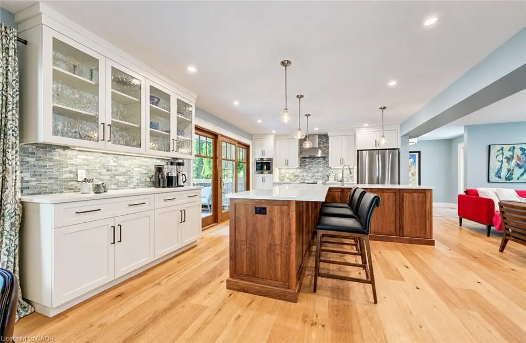656 Westmount Road W