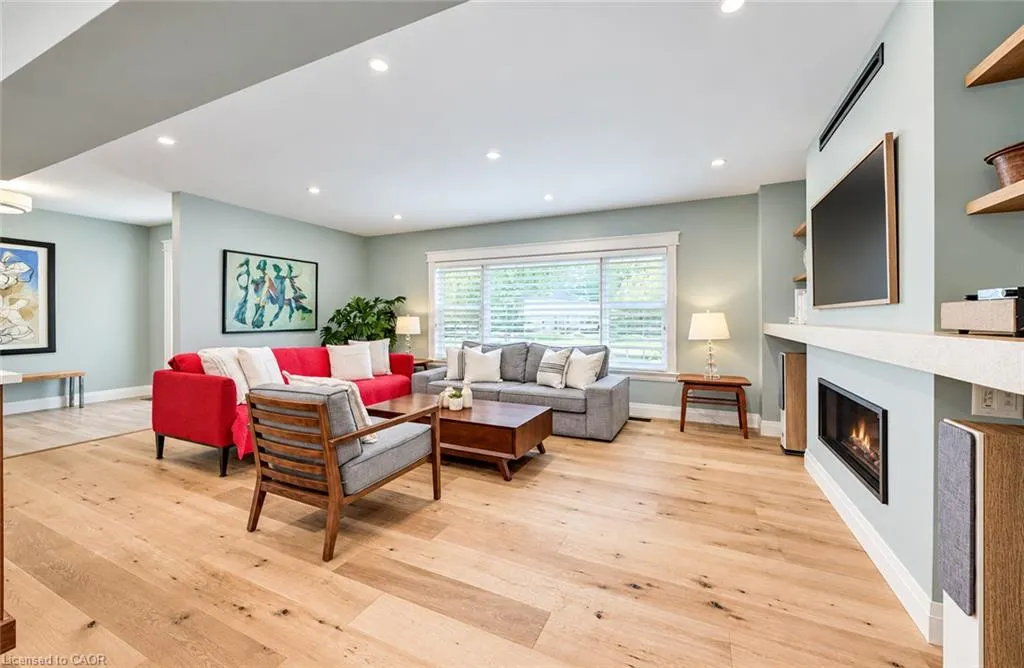 656 Westmount Road W