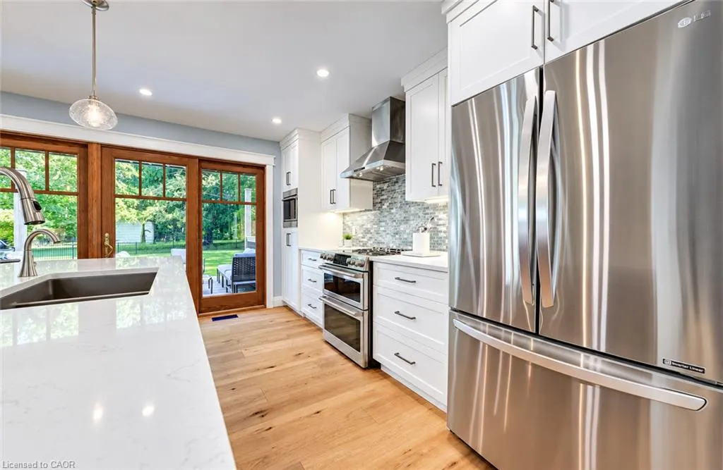 656 Westmount Road W