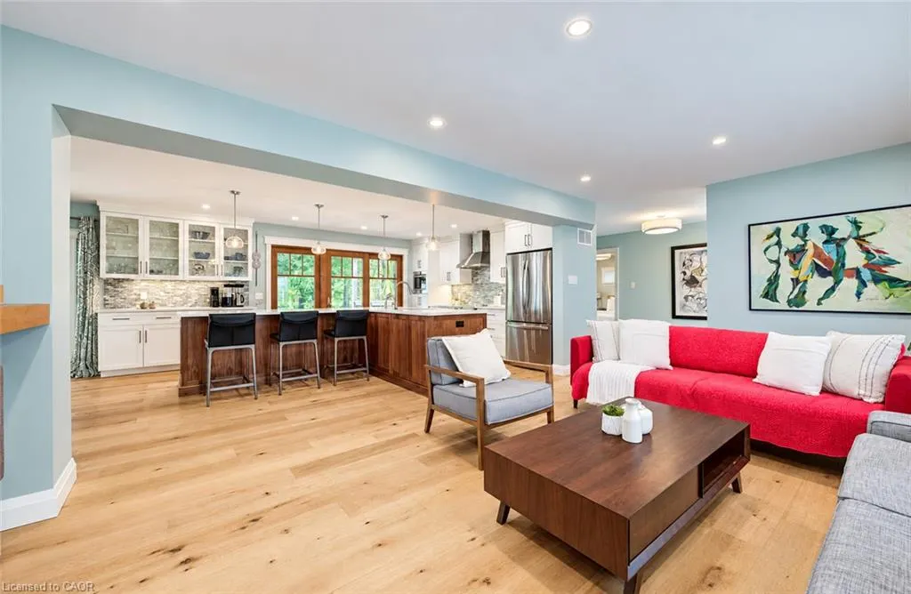 656 Westmount Road W