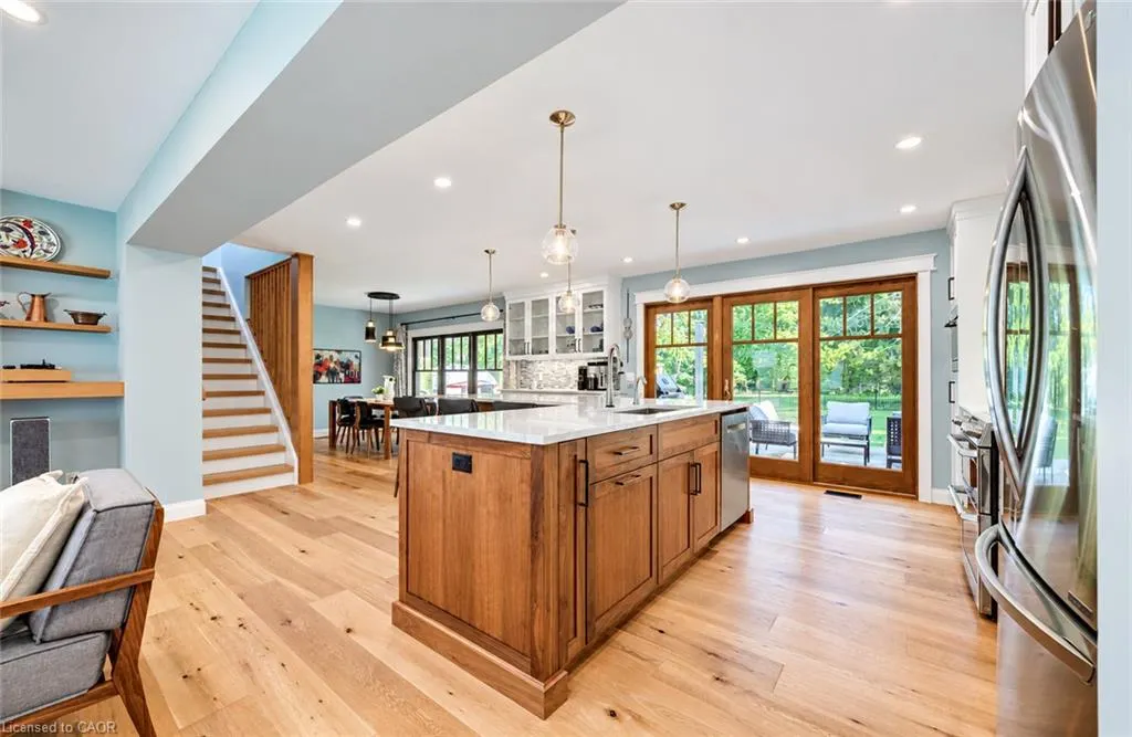 656 Westmount Road W