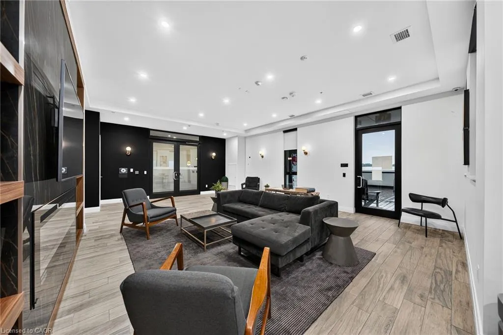181 King Street S #1607