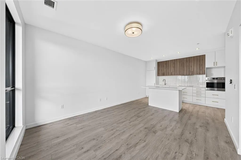 181 King Street S #1607