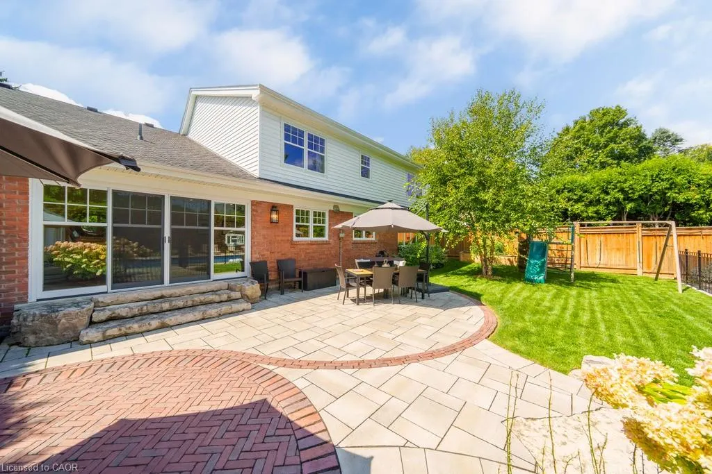 385 Rosslyn Drive