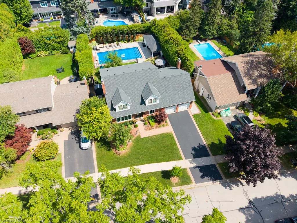 385 Rosslyn Drive