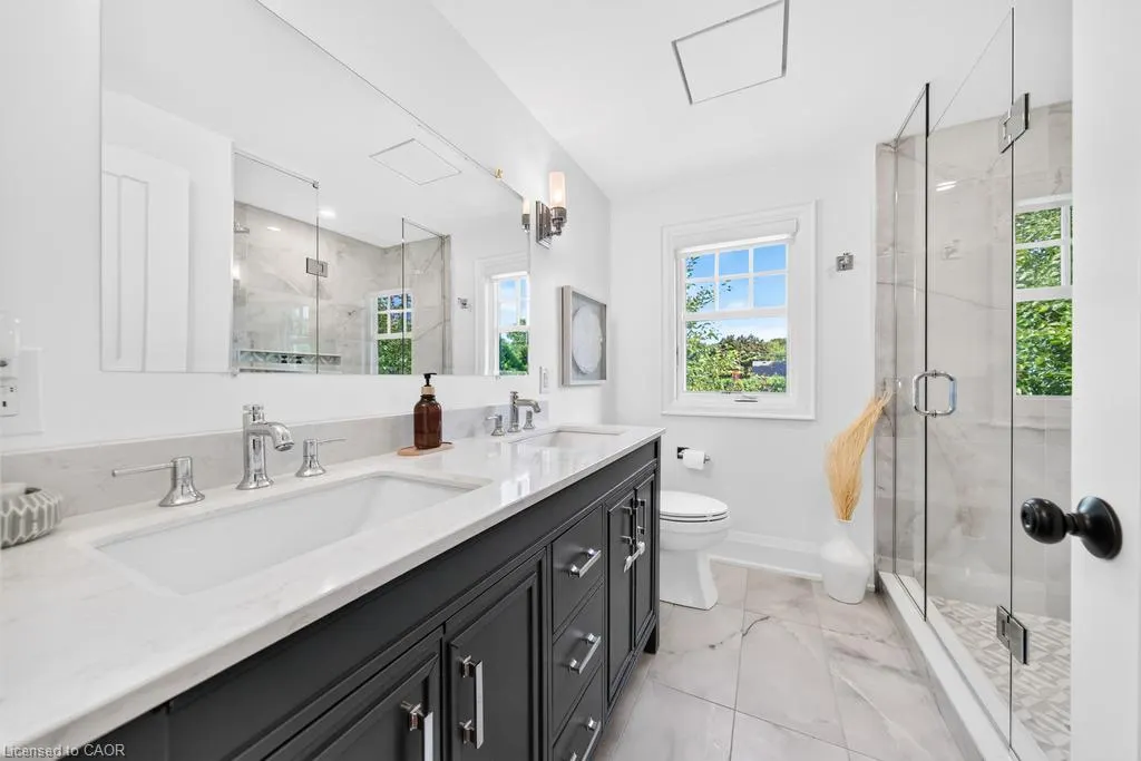 385 Rosslyn Drive