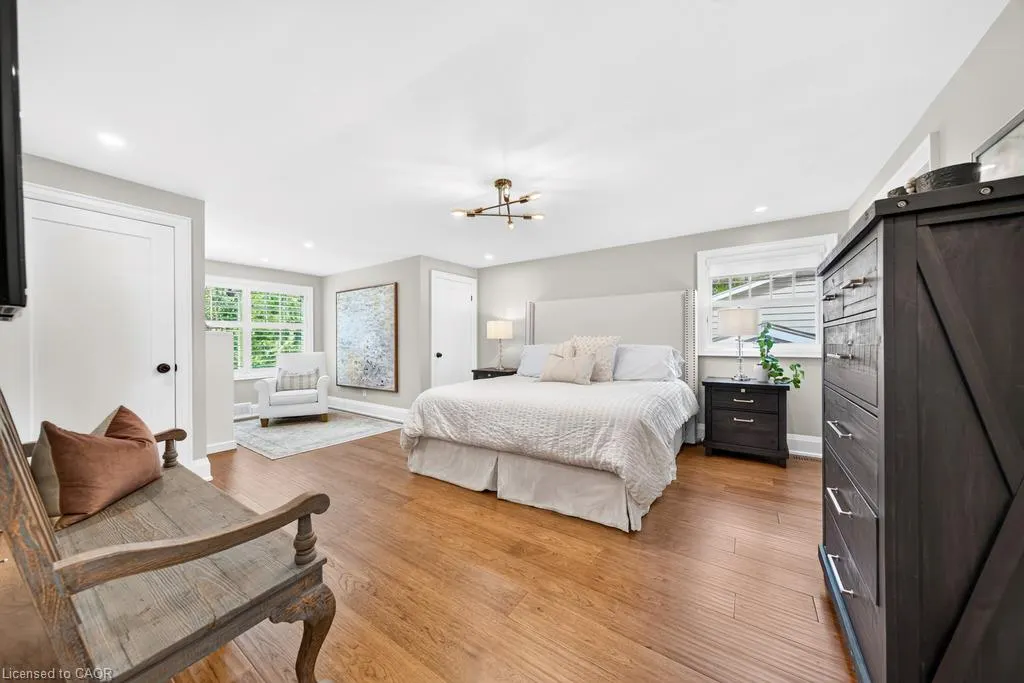 385 Rosslyn Drive