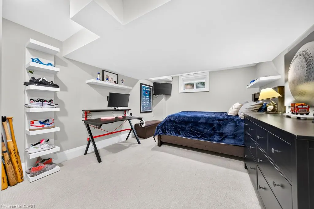 385 Rosslyn Drive
