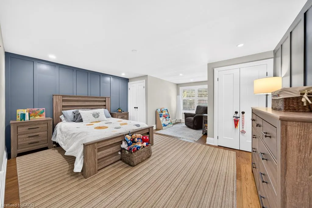385 Rosslyn Drive