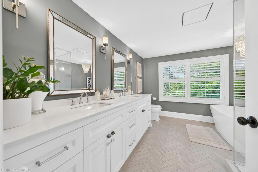 385 Rosslyn Drive