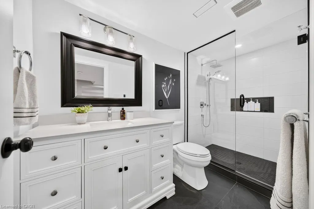 385 Rosslyn Drive