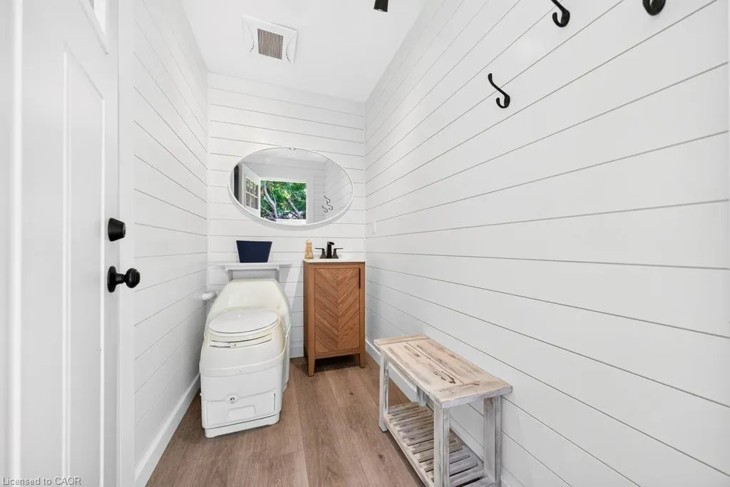 385 Rosslyn Drive