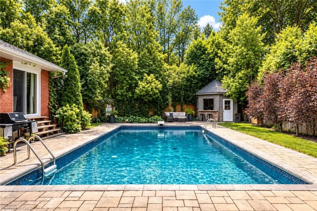 418 Fairlawn Crescent