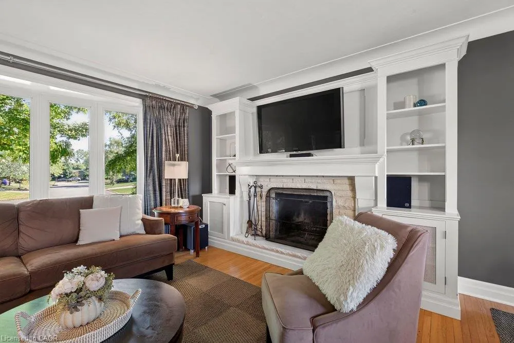 418 Fairlawn Crescent