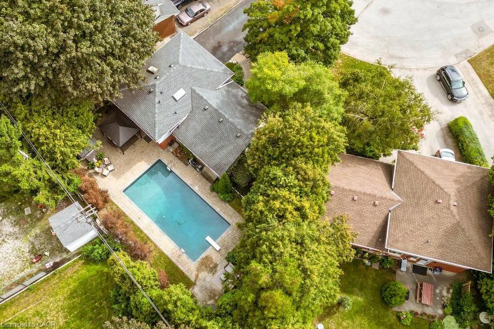 418 Fairlawn Crescent