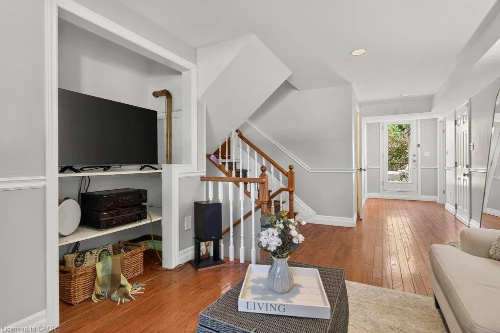 418 Fairlawn Crescent