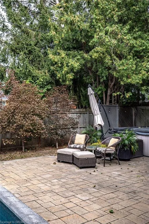 418 Fairlawn Crescent