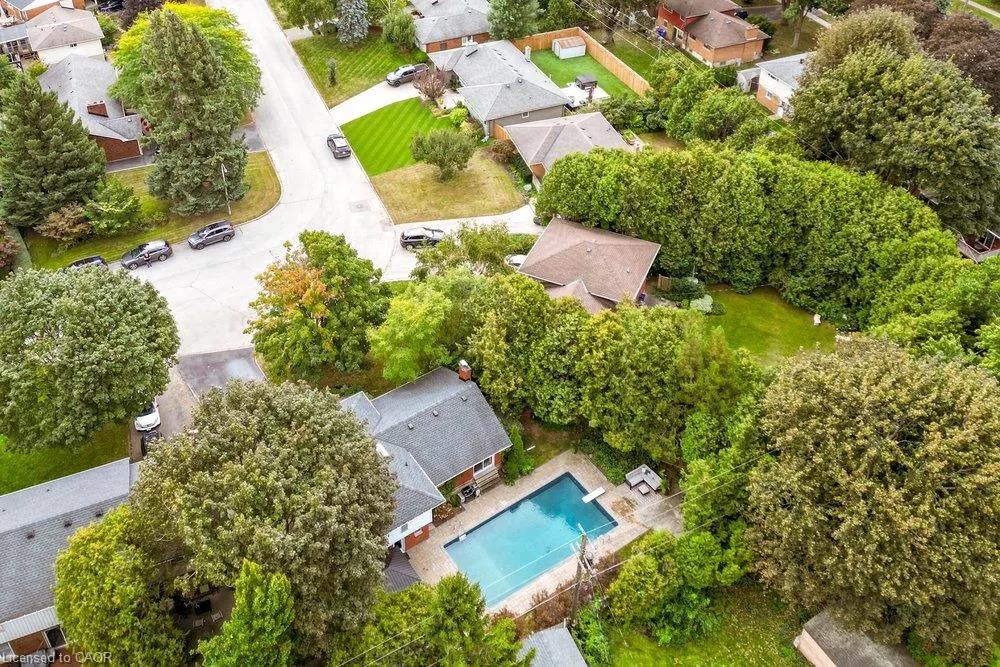 418 Fairlawn Crescent