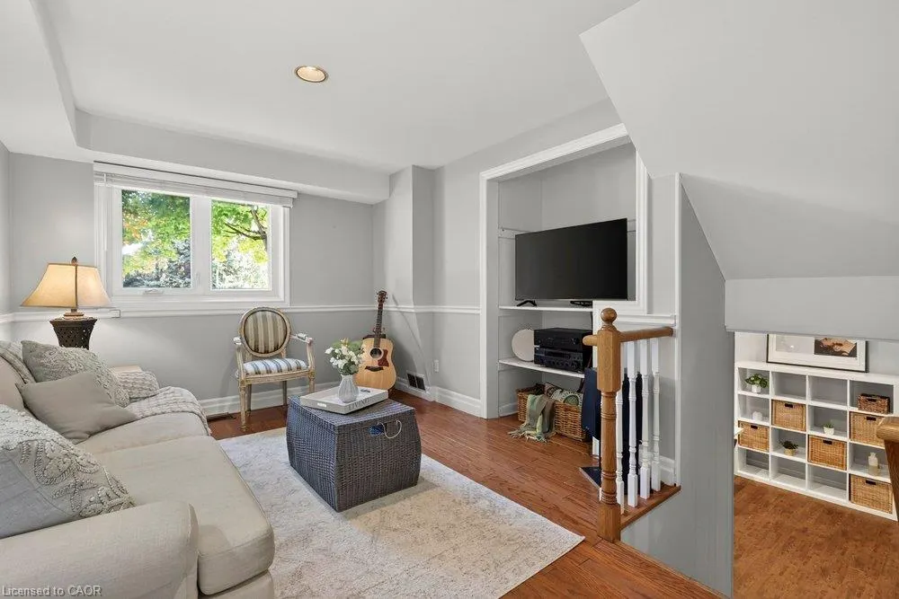 418 Fairlawn Crescent